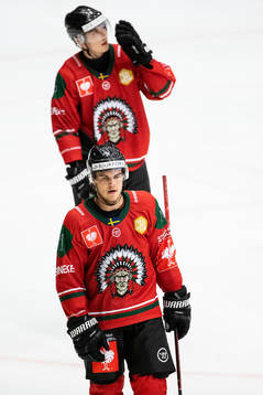 Jacob Moverare and Samuel Fagemo of Frölunda looks dejected