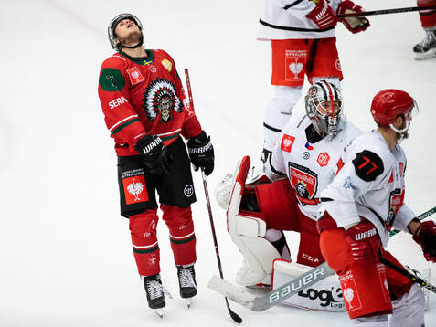 Samuel Fagemo of Frölunda looks dejected