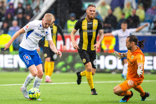IFK Norrköpings Kalle Holmberg och Hammarbys målvakt