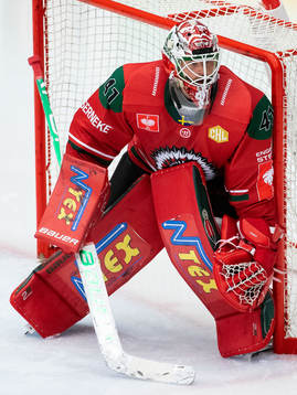 Goalkeeper Niklas Rubin of Frölunda