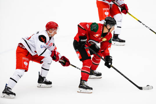 Maris Bicevskis of Mountfield and Nicklas Lasu of Frölunda