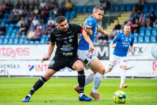 Västerås Ilir Berisha och Trelleborgs Oscar Johansson