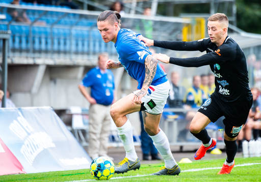 Trelleborgs Isak Jönsson och Västerås Petar Petrovic