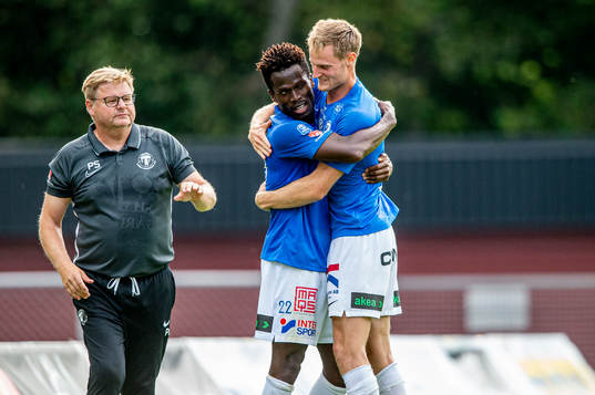 Trelleborgs Abdul Fatawu Safiu jublar med manager Peter