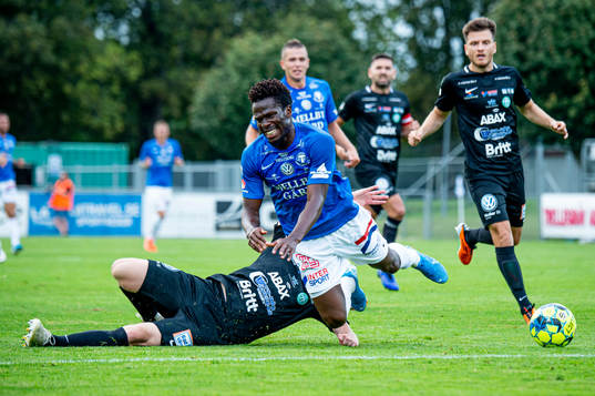 Trelleborgs Abdul Fatawu Safiu mot Västerås Jesper Florén