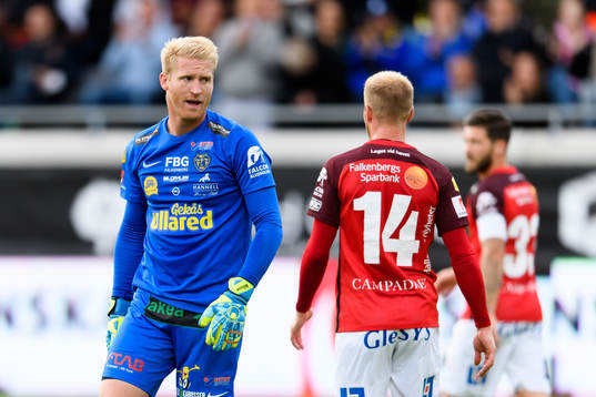 Falkenbergs målvakt Hampus Nilsson deppar