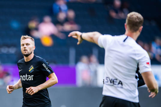s Sebastian Larsson