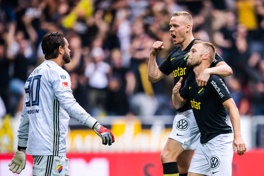 s Sebastian Larsson och Kolbeinn Sigthorsson jublar
