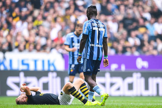 s Sebastian Larsson har ont