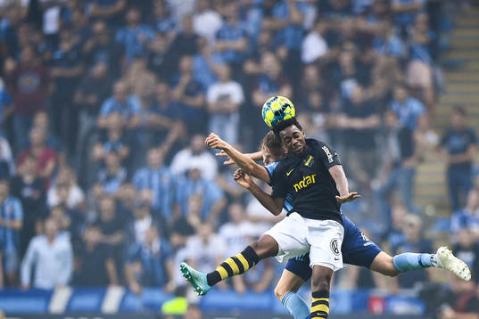 s Heradi Rashidi och Djurgårdens Jonathan Augustinsson
