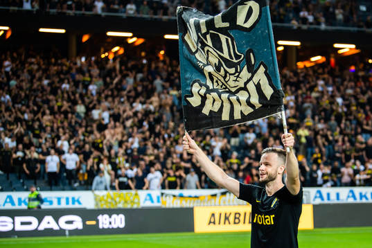 s Robert Lundström jublar