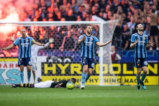 Djurgårdens Jesper Karlström och Curtis Edwards reagerar