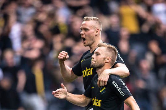 s Sebastian Larsson jublar