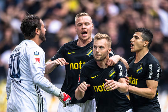 s Sebastian Larsson jublar