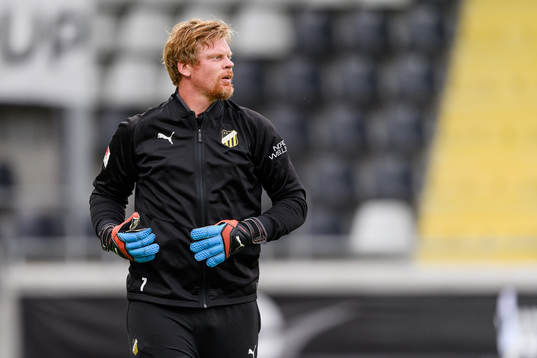Häckens målvakt Christoffer Källqvist före