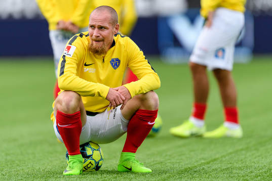 Falkenbergs Christoffer Carlsson före fotbollsmatchen i