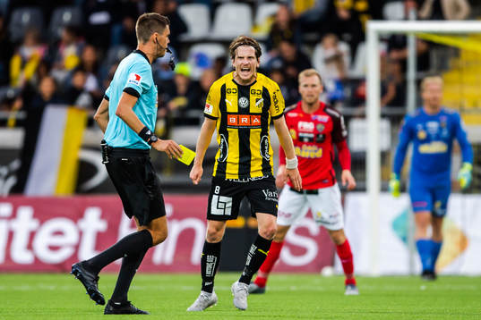 Häckens Erik Friberg reagerar