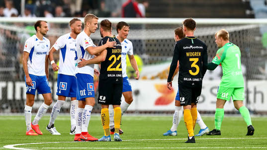 IFK Norrköpings Filip Dagerstål kramar tidigare
