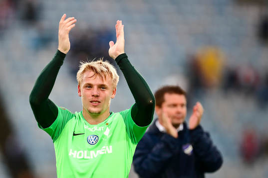 IFK Norrköpings målvakt Isak Pettersson jublar