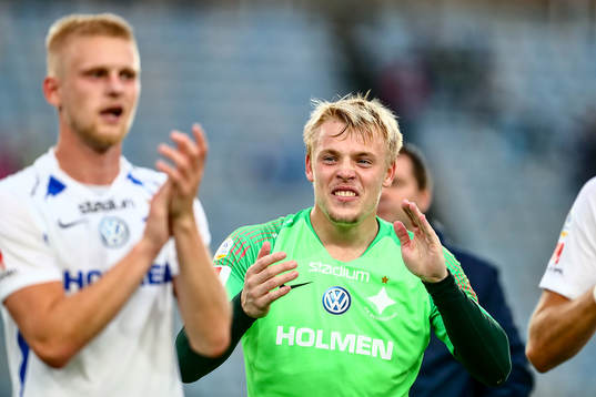 IFK Norrköpings målvakt Isak Pettersson jublar