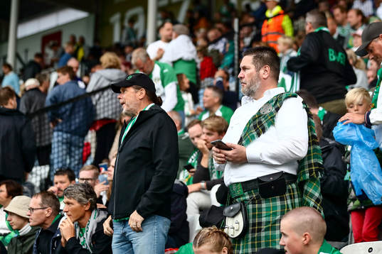 Hammarby-supporter med kilt