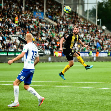 Hammarbys Mads Fenger Nielsen nickar hem till målvakt