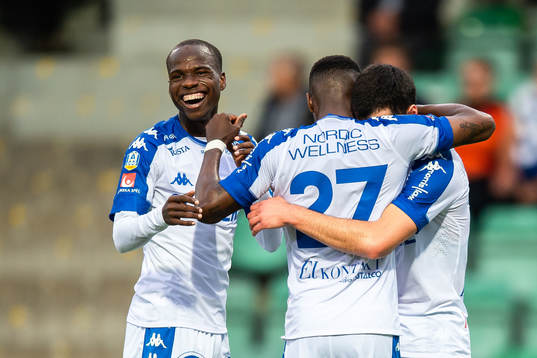 IFK Göteborgs Giorgi Kharaishvili jublar med lagkamrater