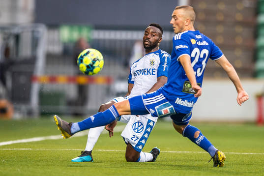 IFK Göteborgs Nzuzi Toko och Sundsvalls Dennis Olsson