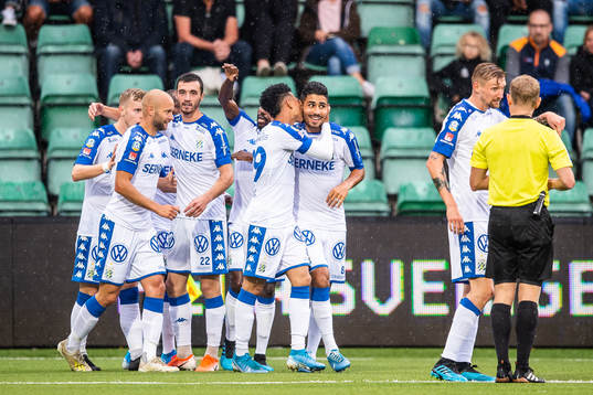 IFK Göteborgs Hosam Aiesh jublar med lagkamrater