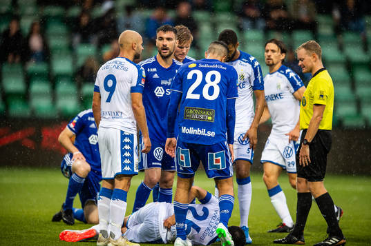 IFK Göteborgs André Calisir ligger ner