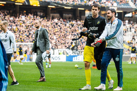 s målvakt Oscar Linnér och Djurgårdens målvakt Tommi