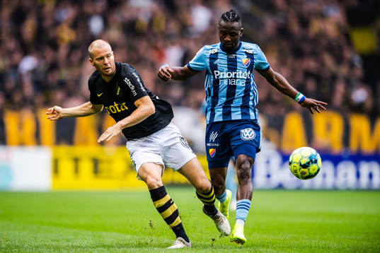 s Per Karlsson och Djurgårdens Mohamed Buya Turay