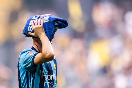 Djurgårdens Haris Radetinac blöder från huvet