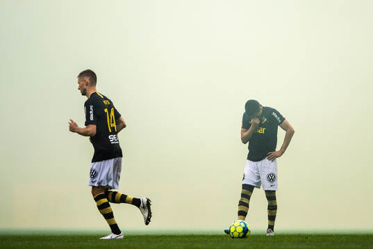 s Karol Mets och Tarik Elyounoussi