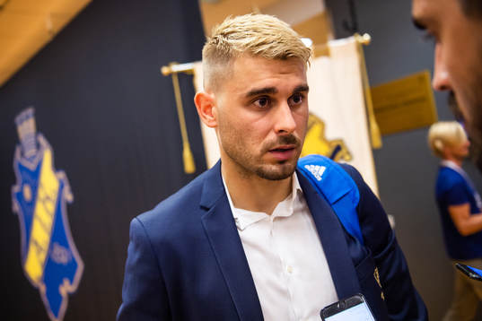 Djurgårdens Astrit Ajdarevic i mixade zonen