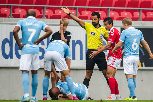 Kalmars Romário Pereira Sipião tilldelas ett rött kort