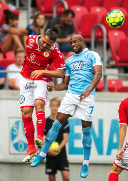 Kalmars Alexander Jakobsen och Malmö FFs Fouad Bachirou
