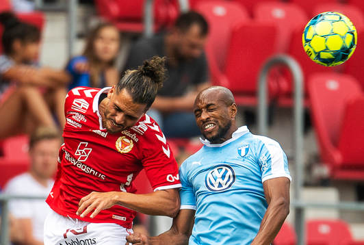 Kalmars Alexander Jakobsen och Malmö FFs Fouad Bachirou