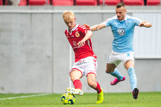 Kalmars Carl Gustafsson och Malmö FFs Eric Larsson