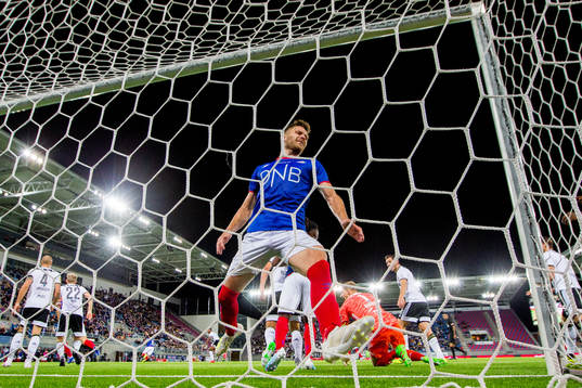 Matthías Vilhjálmsson of Vålerenga reacts