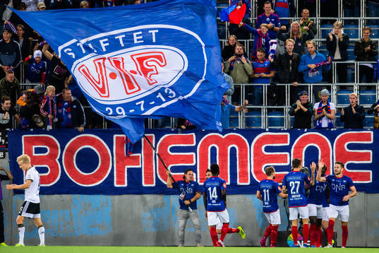 Matthías Vilhjálmsson of Vålerenga celebrate with