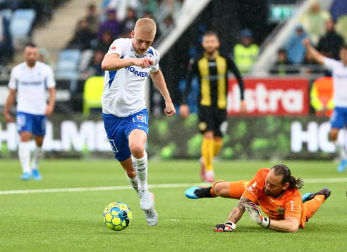 IFK Norrköpings Kalle Holmberg och Hammarbys målvakt