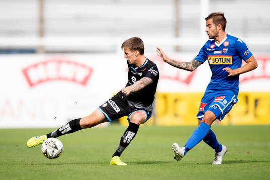Axel Kryger of Sandnes Ulf and Rufo of Sandefjord