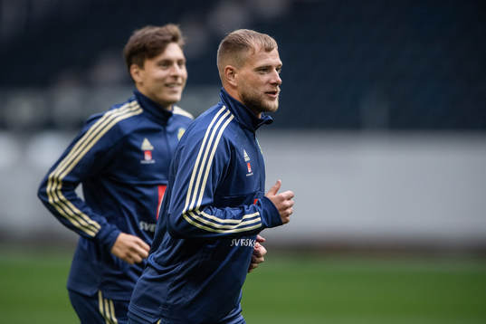 Victor Nilsson Lindelöf and John Guidetti of the Swedish