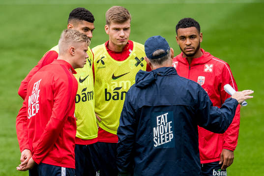 Lars Lagerbäck, head coach of Norway, talks to Erling