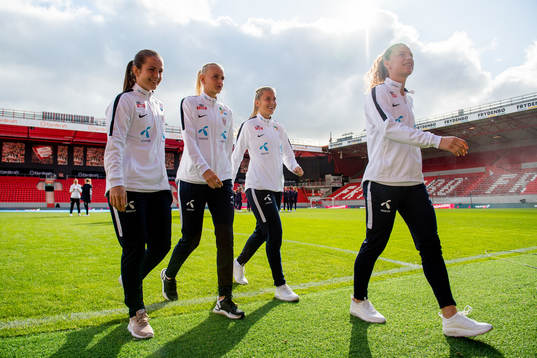Goalkeeper Oda Maria Hove Bogstad, Karina Sævik, Emilie