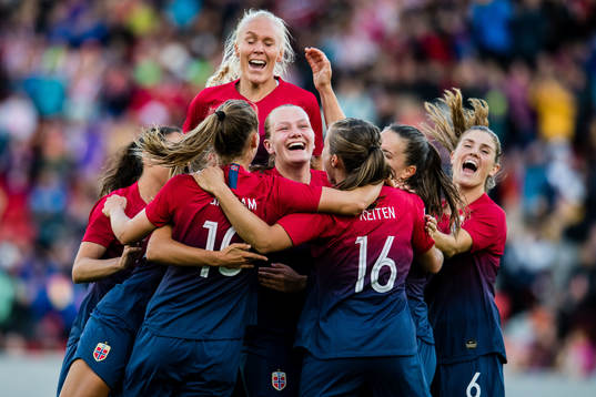 Frida Maanum of Norway celebrates with teammates
