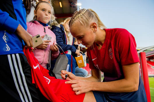 Karina Sævik of Norway signs autographs
