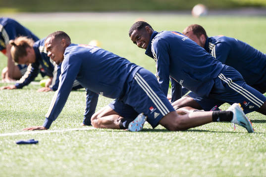 Robin Quaison and Alexander Isak of the Swedish national