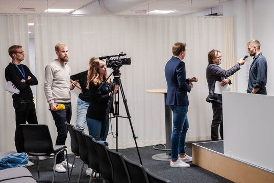 Media står på kö för att intervjua Olof Mellberg som